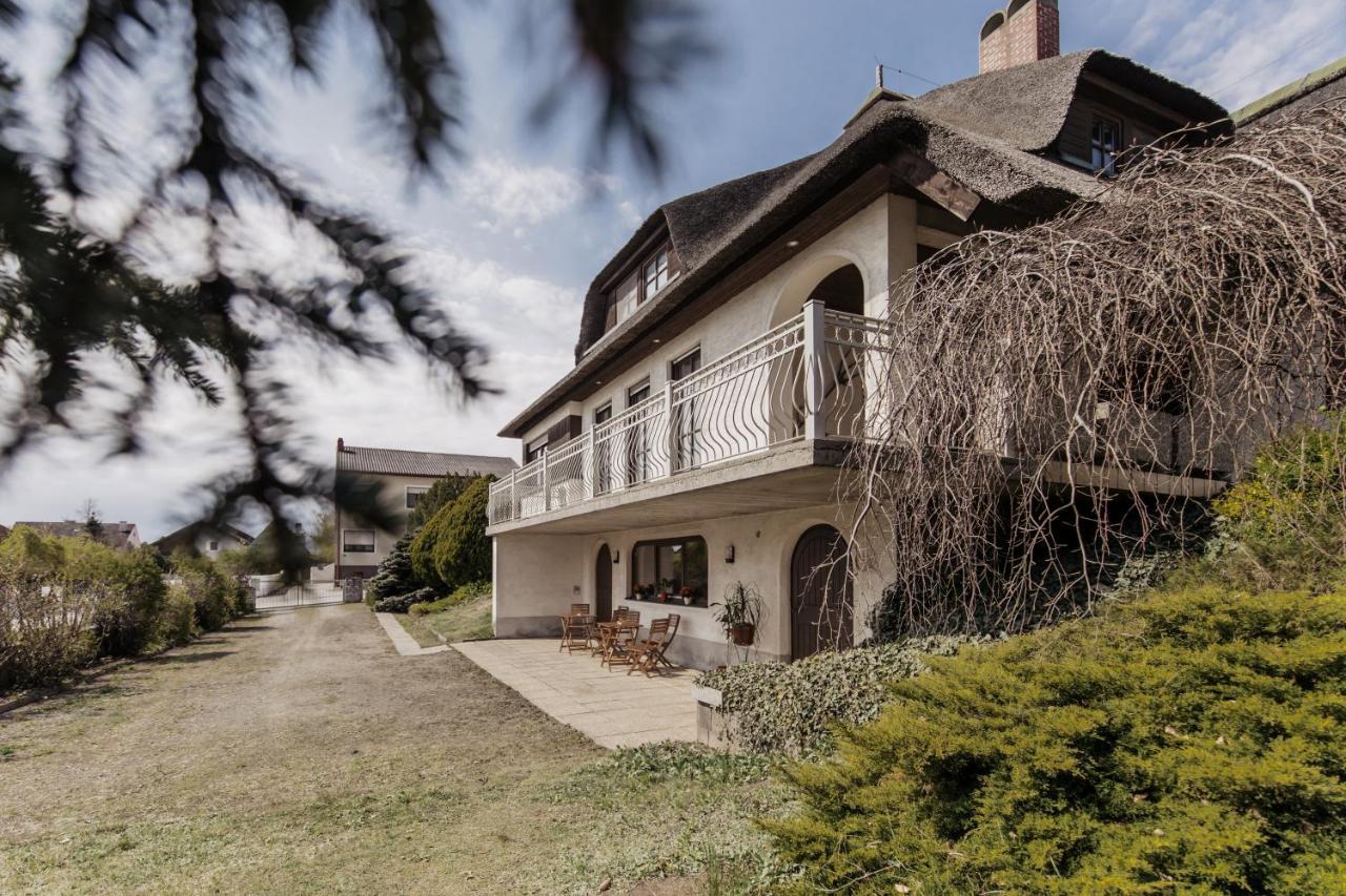 Ferienhaus Schilfvilla Morbisch am See Bagian luar foto