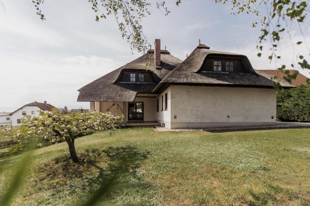 Ferienhaus Schilfvilla Morbisch am See Bagian luar foto