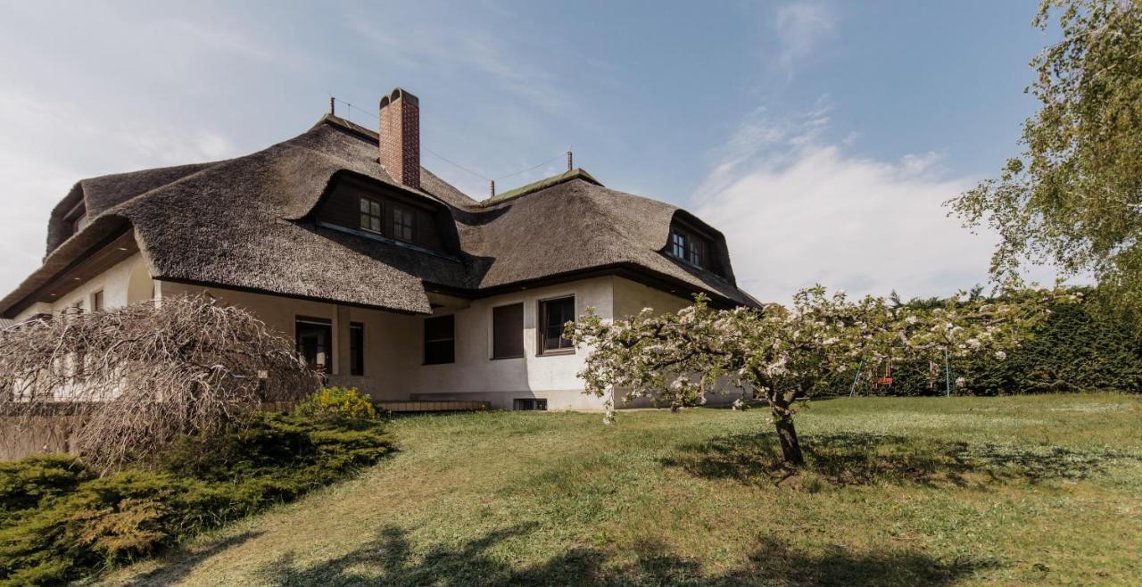 Ferienhaus Schilfvilla Morbisch am See Bagian luar foto